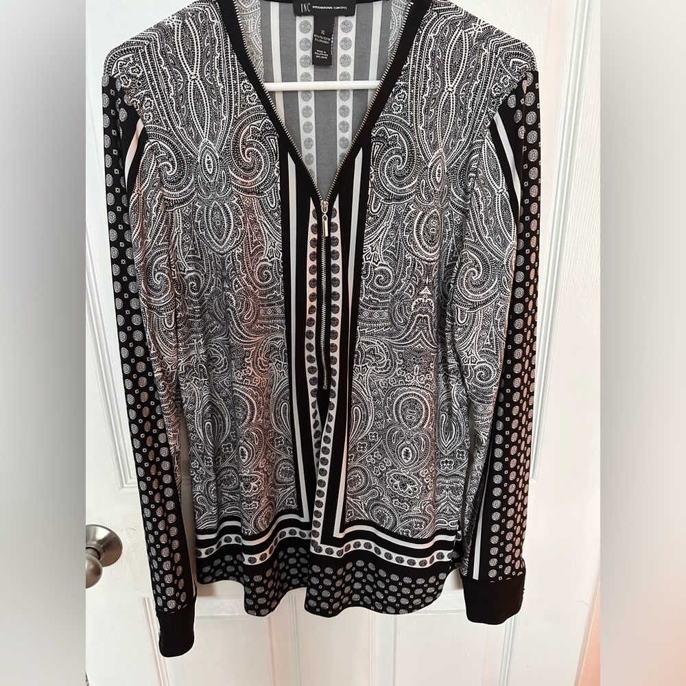 INC Lightweight black and white top